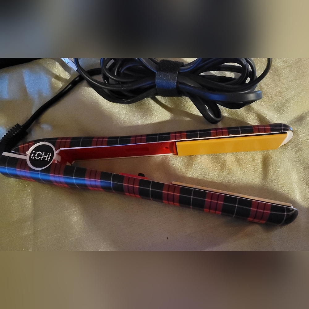 Limited Edition i.Chi Preppy Red Plaid With Original Case - Picture 4 of 16